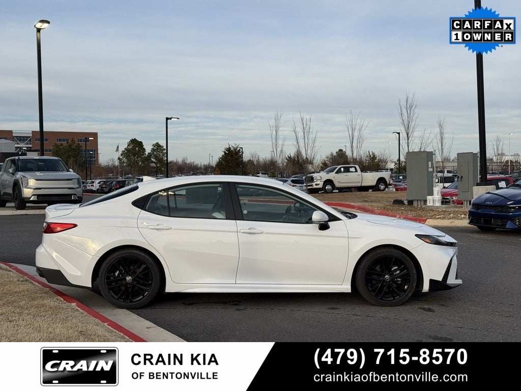 2025 Toyota Camry SE - CLEAN CARFAX / ONE OWNER