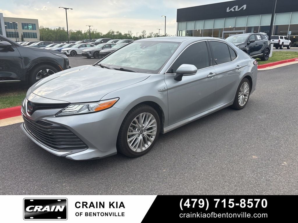 2020 Toyota Camry Hybrid XLE - HYBRID!