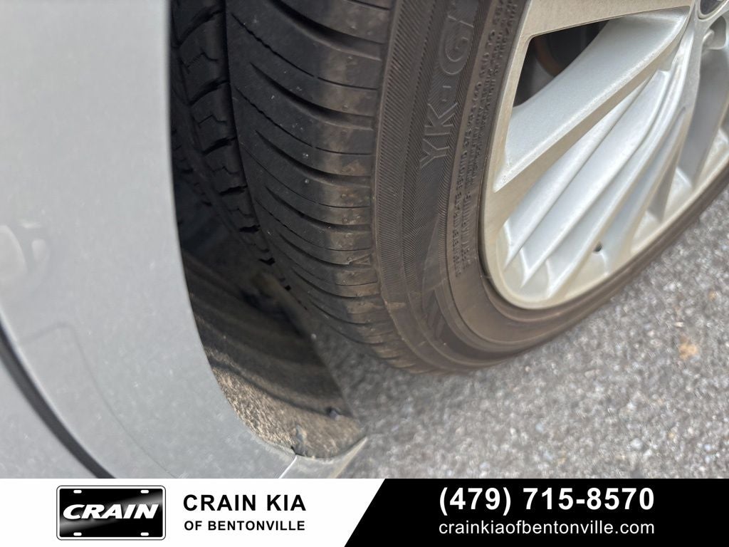 2020 Toyota Camry Hybrid XLE - HYBRID!