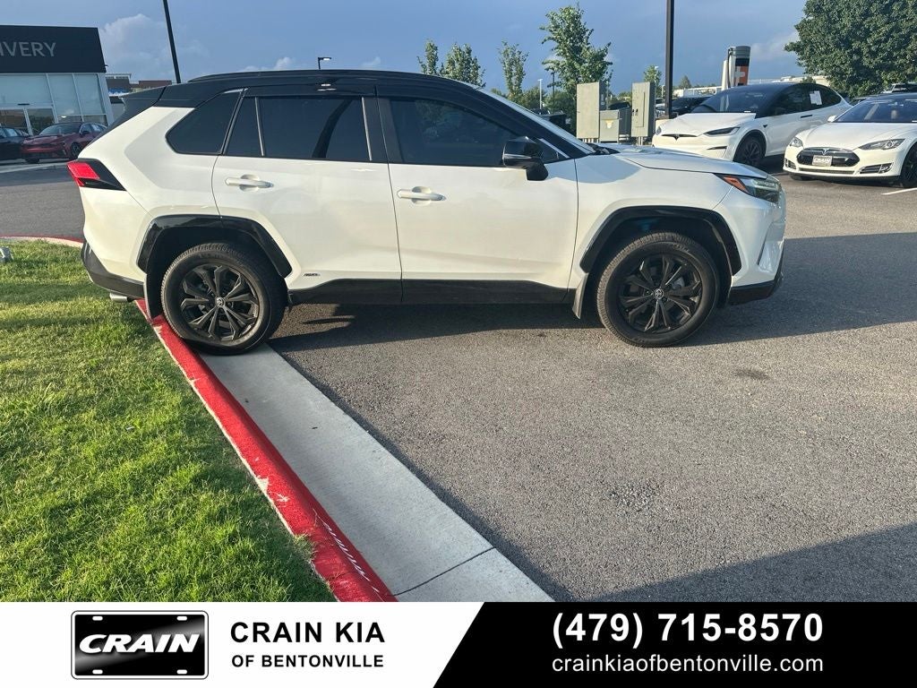 2022 Toyota RAV4 Hybrid XSE - AWD / PANORAMIC SUNROOF / ONE OWNER
