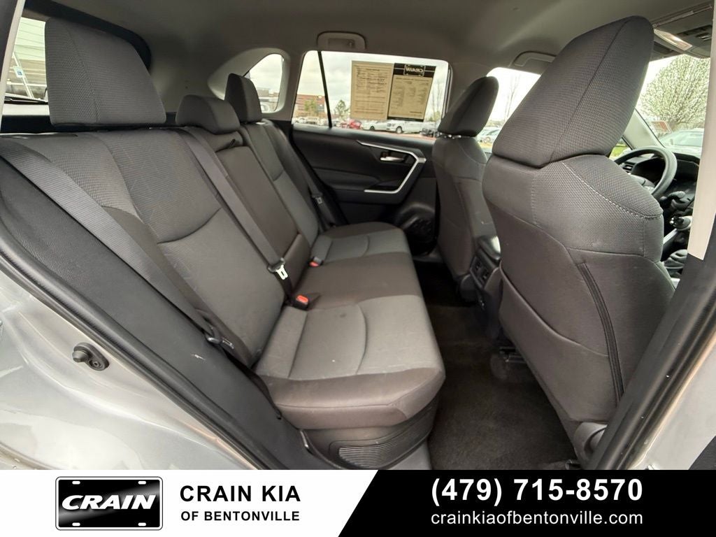 2025 Toyota RAV4 Hybrid XLE - AWD / CLEAN CARFAX / ONE OWNER