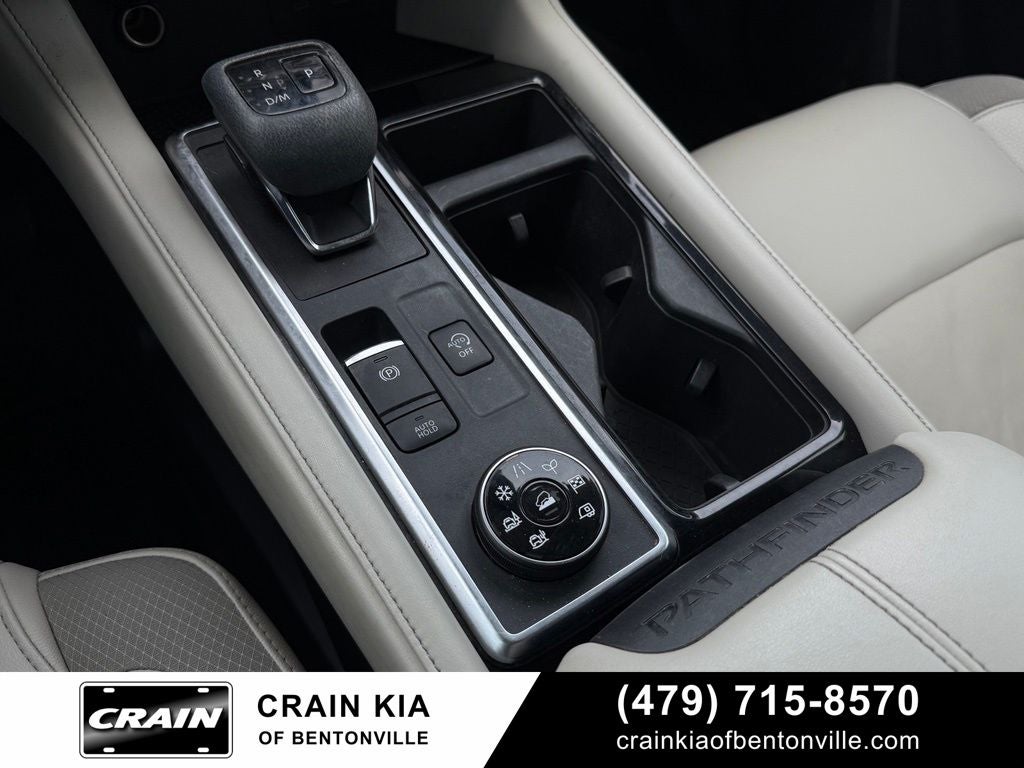 2022 Nissan Pathfinder SL - 4WD / CLEAN CARFAX