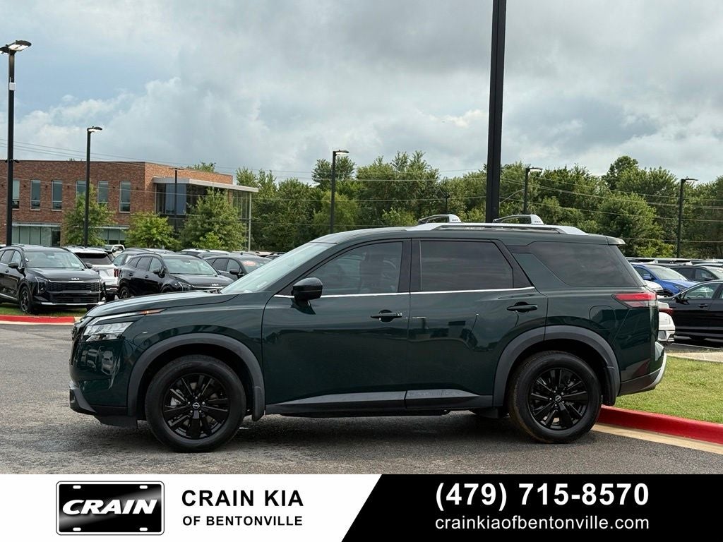 2022 Nissan Pathfinder SL - 4WD / CLEAN CARFAX