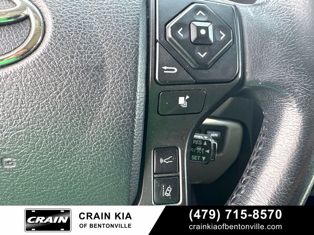 2018 Toyota Sequoia SR5 5.7L V8 - 4WD / SUNROOF