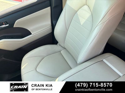2022 Toyota Highlander XLE - SUNROOF / CLEAN CARFAX / ONE OWNER