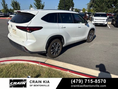 2022 Toyota Highlander XLE - SUNROOF / CLEAN CARFAX / ONE OWNER
