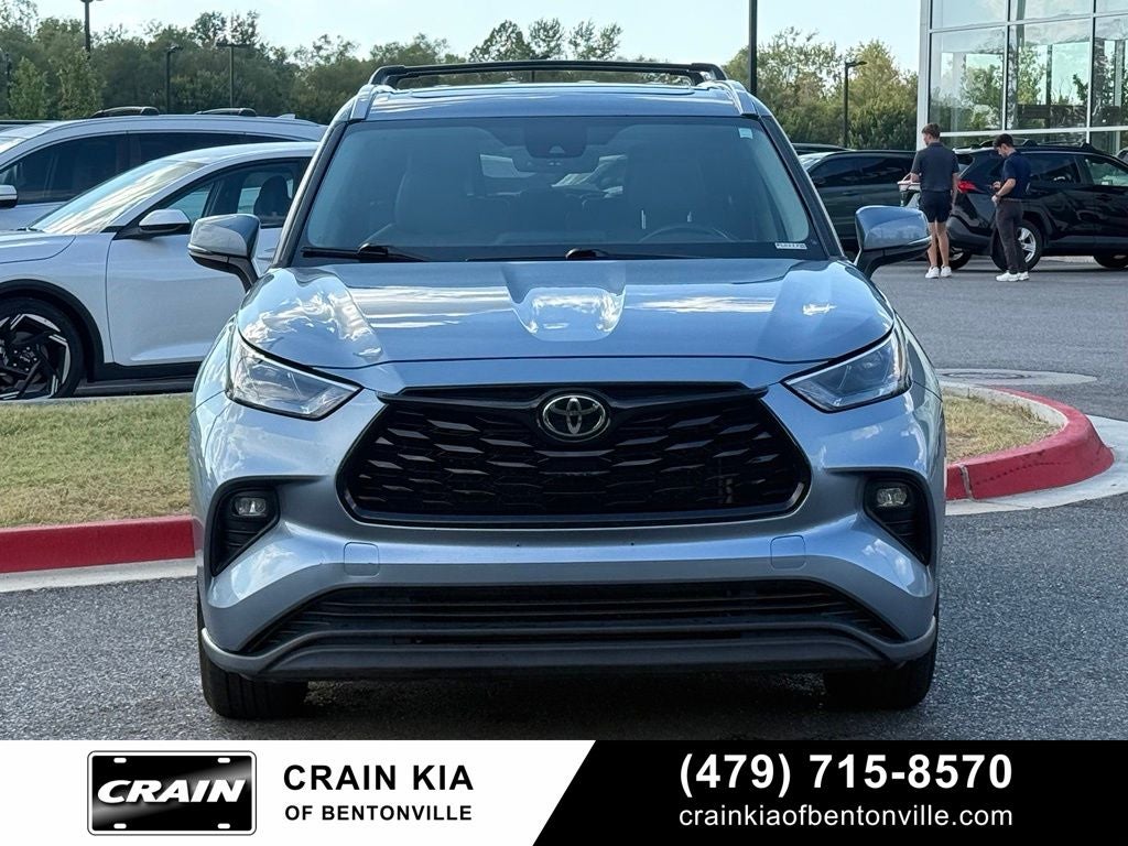 2022 Toyota Highlander XLE - CLEAN CARFAX / SUNROOF