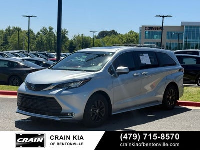 2022 Toyota Sienna XLE 8 Passenger - CARFAX ONE OWNER