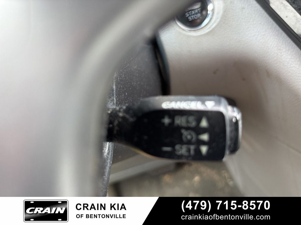 2017 Toyota Sienna XLE - SUNROOF / CLEAN CARFAX / LOW MILES!
