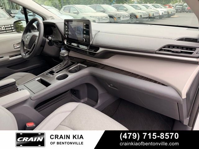 2023 Toyota Sienna Limited - SUNROOF / CLEAN CARFAX / ONE OWNER