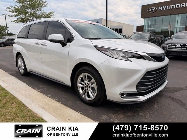 2023 Toyota Sienna Limited - SUNROOF / CLEAN CARFAX / ONE OWNER