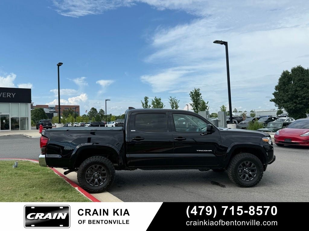 2021 Toyota Tacoma SR5 V6 - 4WD / CLEAN CARFAX