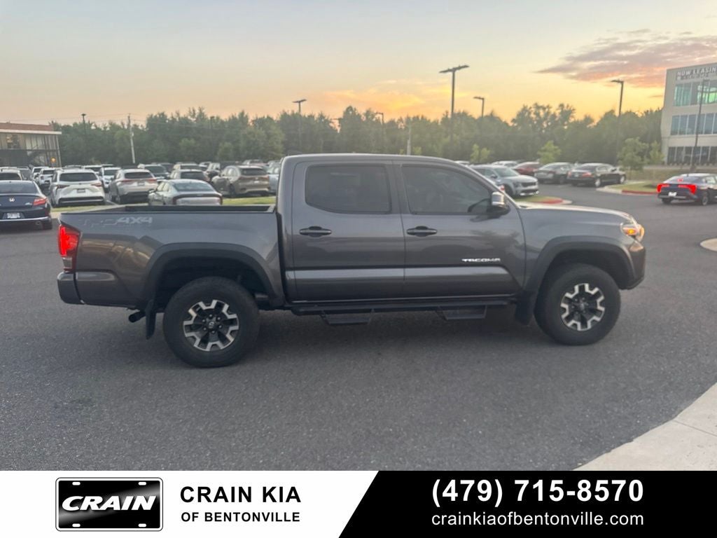 2017 Toyota Tacoma TRD Off-Road Premium V6 - 4WD / SUNROOF / CLEAN CARFAX