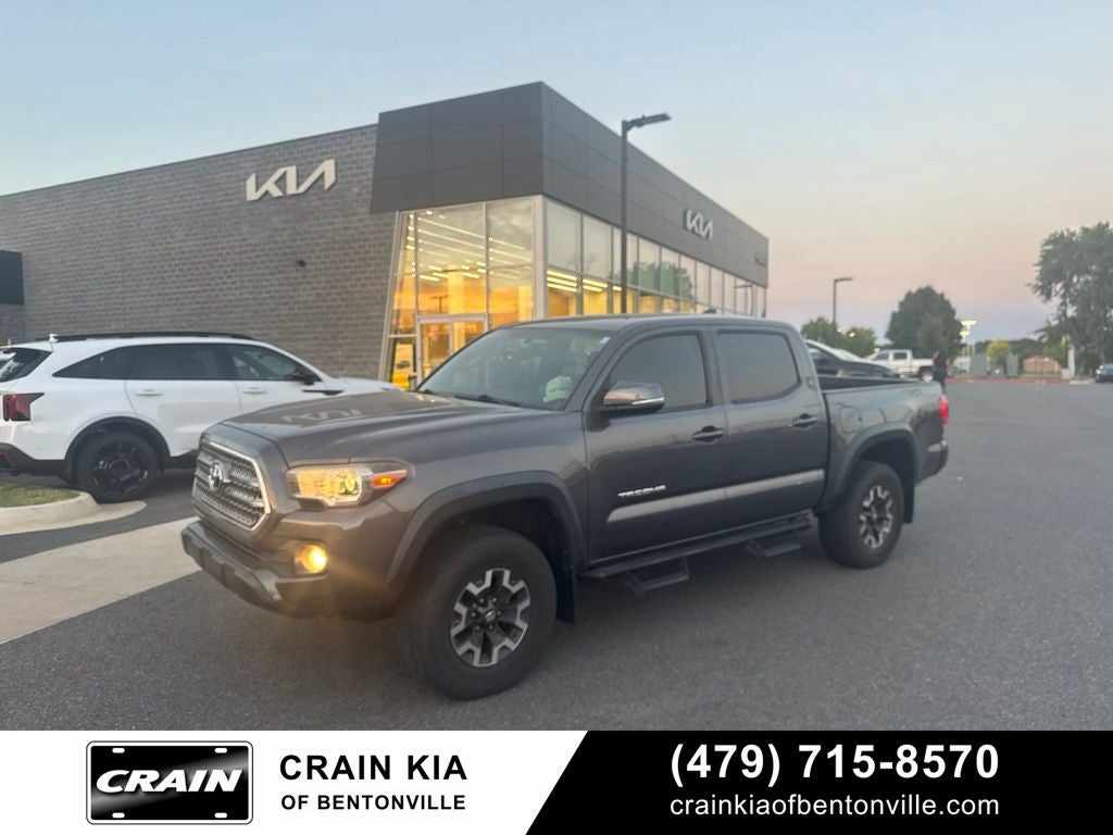 2017 Toyota Tacoma TRD Off-Road Premium V6 - 4WD / SUNROOF / CLEAN CARFAX