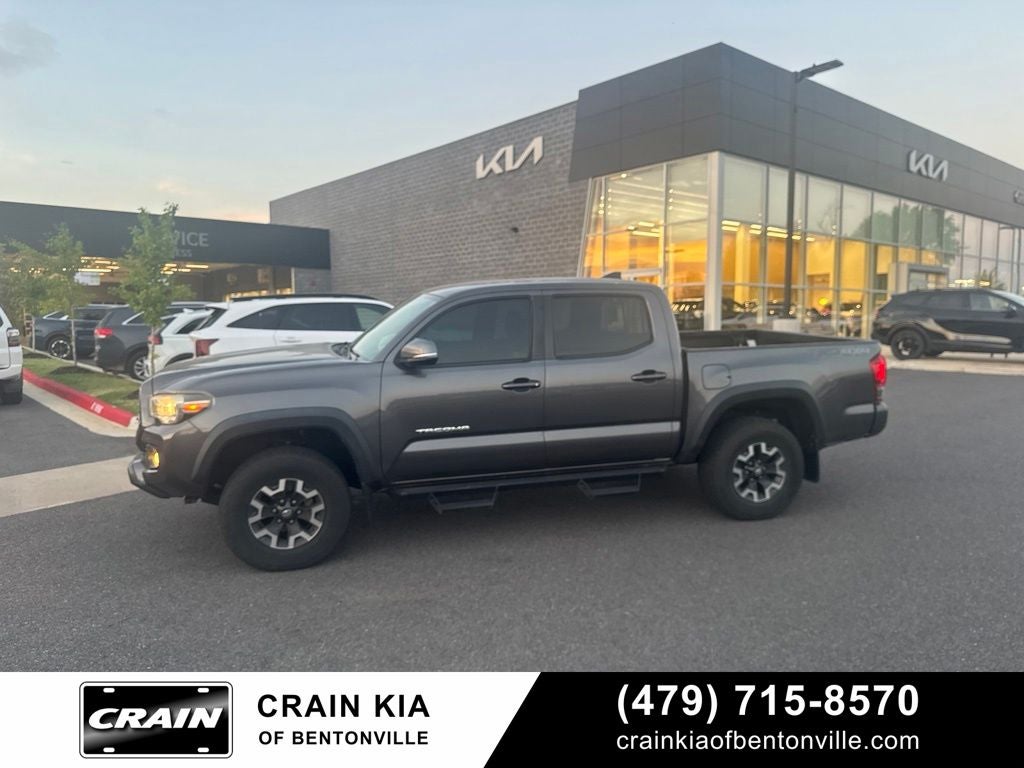 2017 Toyota Tacoma TRD Off-Road Premium V6 - 4WD / SUNROOF / CLEAN CARFAX