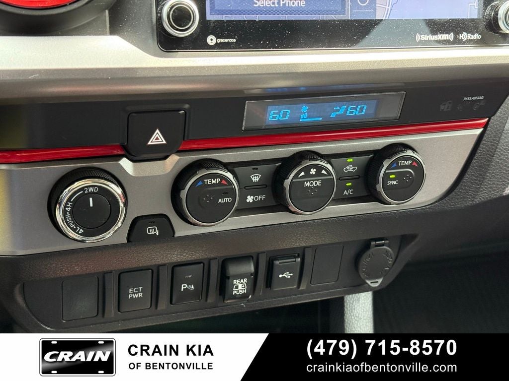 2021 Toyota Tacoma SR5 V6 - 4WD / CLEAN CARFAX / LIFTED!