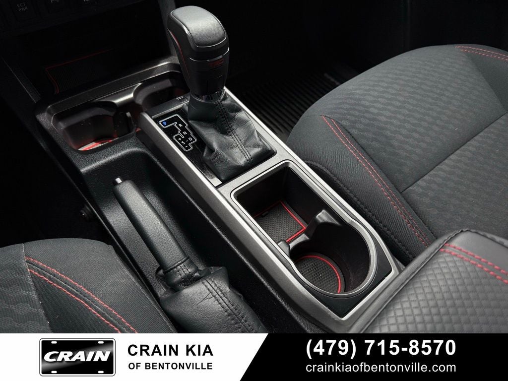 2021 Toyota Tacoma SR5 V6 - 4WD / CLEAN CARFAX / LIFTED!