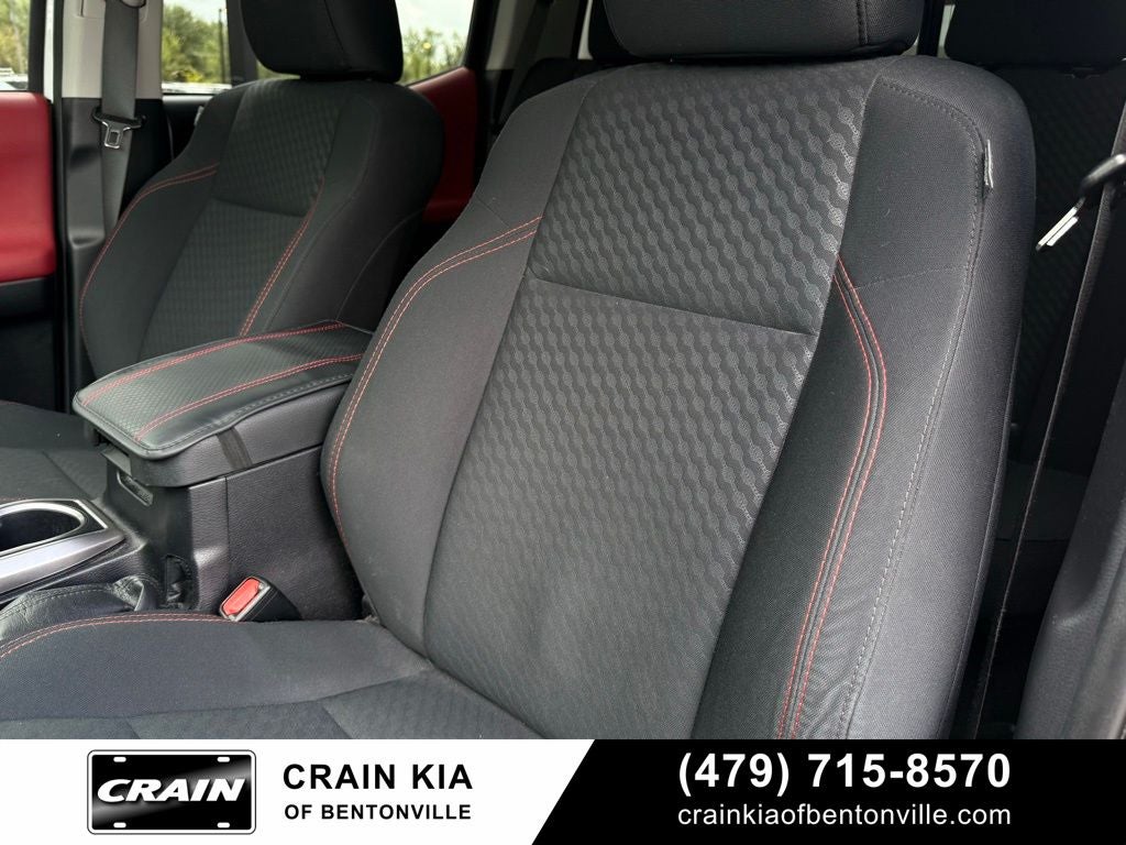 2021 Toyota Tacoma SR5 V6 - 4WD / CLEAN CARFAX / LIFTED!