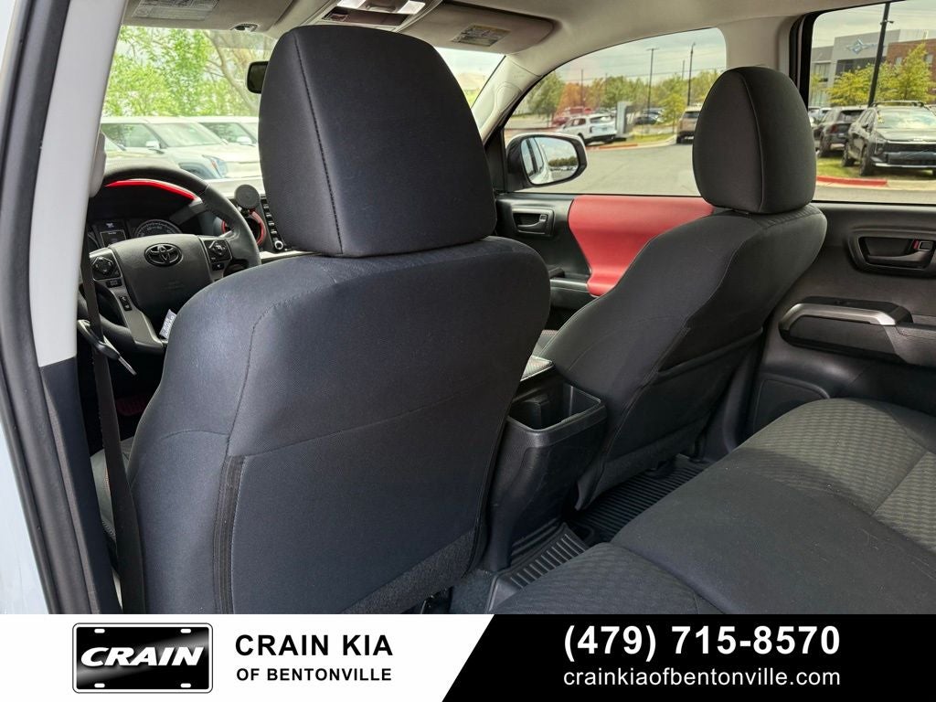 2021 Toyota Tacoma SR5 V6 - 4WD / CLEAN CARFAX / LIFTED!