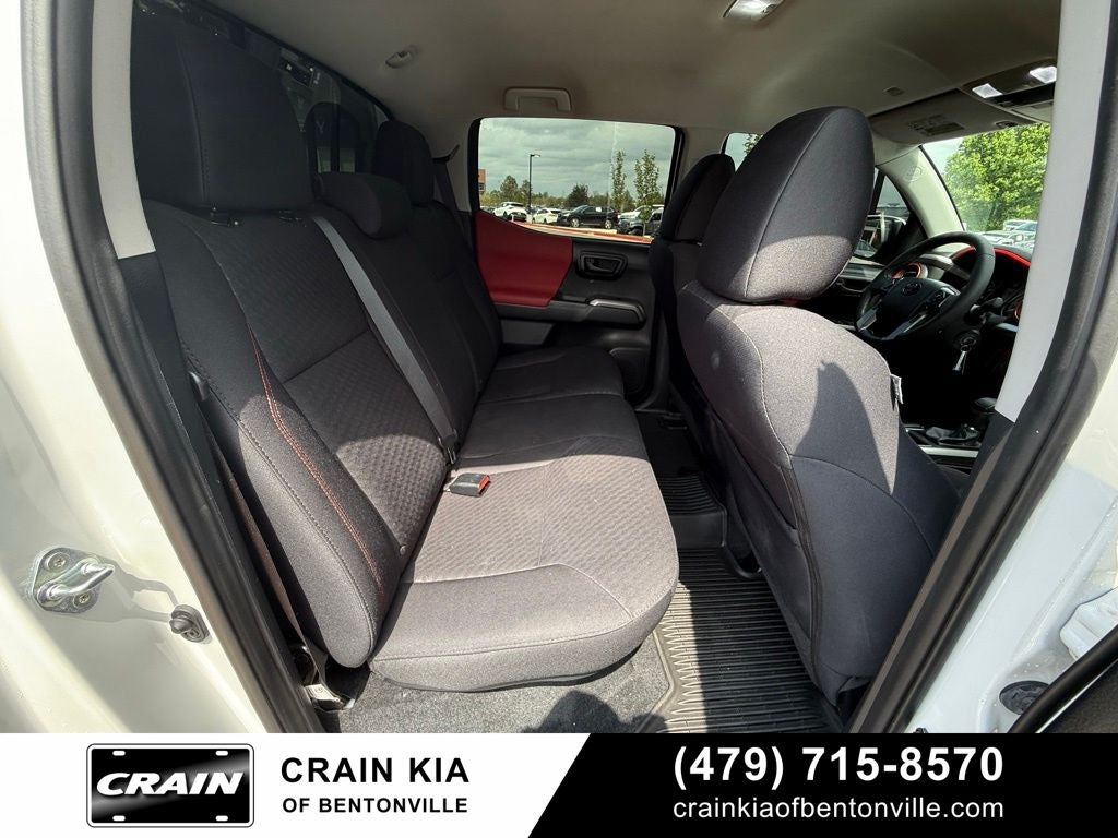 2021 Toyota Tacoma SR5 V6 - 4WD / CLEAN CARFAX / LIFTED!