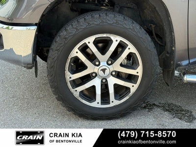 2018 Toyota Tundra SR5 - 4WD / CLEAN CARFAX HISTORY