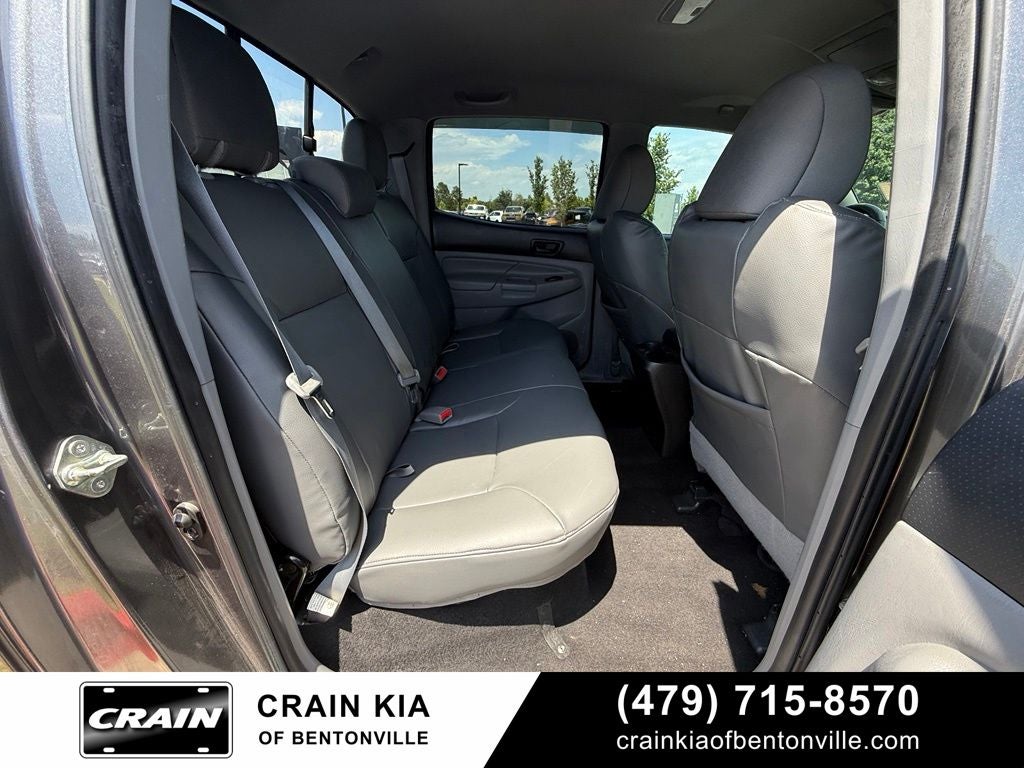 2014 Toyota Tacoma Base V6 - 4WD / CLEAN CARFAX HISTORY
