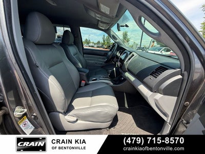 2014 Toyota Tacoma Base V6 - 4WD / CLEAN CARFAX HISTORY