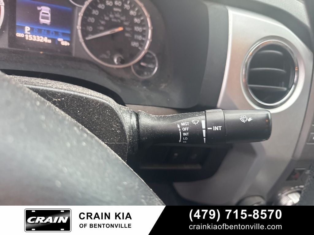 2015 Toyota Tundra SR5 - 4WD / CLEAN CARFAX HISTORY