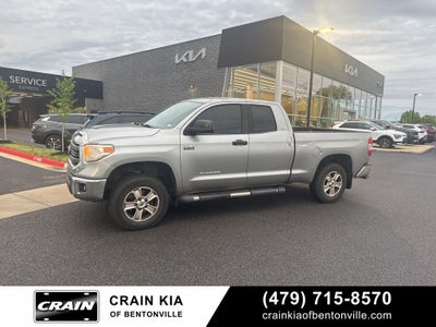 2015 Toyota Tundra SR5 - 4WD / CLEAN CARFAX HISTORY