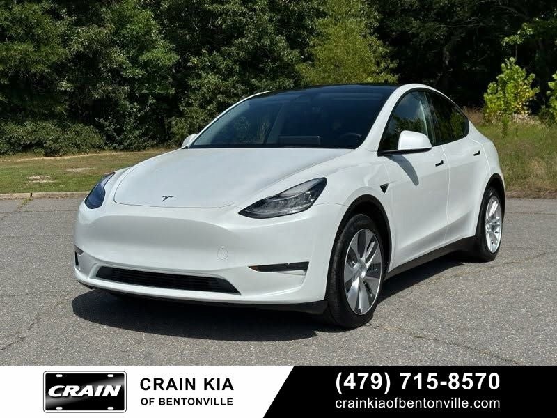 2023 Tesla Model Y Long Range - AWD / CLEAN CARFAX / ONE OWNER
