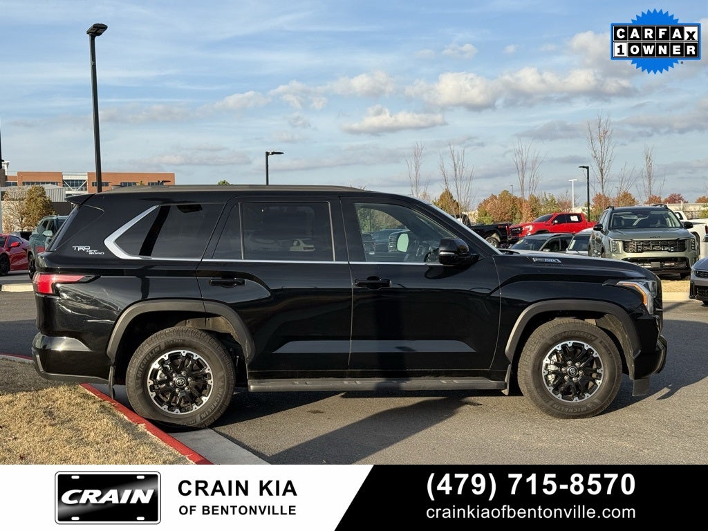 2025 Toyota Sequoia SR5 - 4WD / SUNROOF / CARFAX ONE OWNER