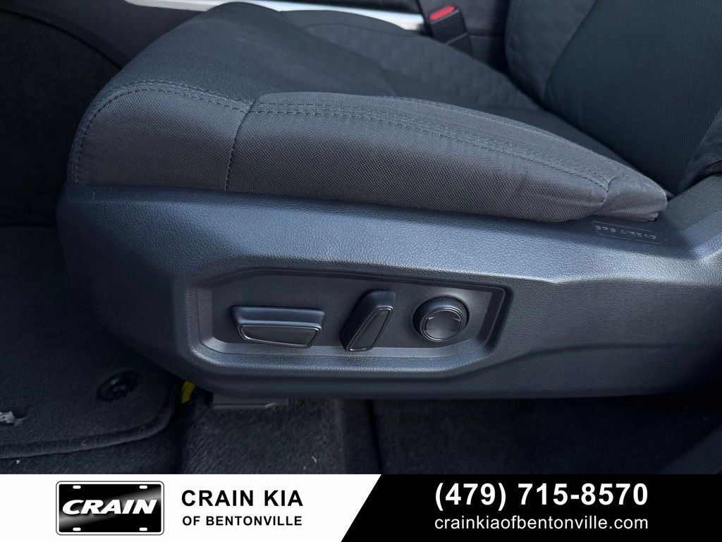 2025 Toyota Sequoia SR5 - 4WD / CLEAN CARFAX / ONE OWNER