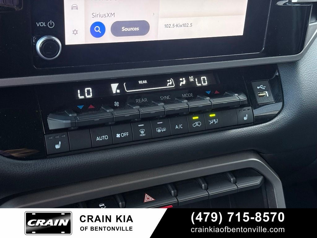 2025 Toyota Sequoia SR5 - 4WD / CLEAN CARFAX / ONE OWNER