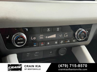 2023 Mitsubishi Outlander SEL - 4WD / CLEAN CARFAX