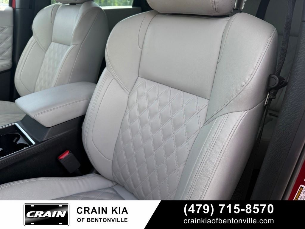 2023 Mitsubishi Outlander SEL - 4WD / CLEAN CARFAX