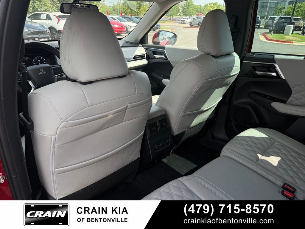2023 Mitsubishi Outlander SEL - 4WD / CLEAN CARFAX