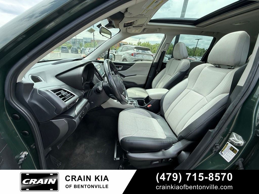 2023 Subaru Forester Premium - AWD / PANORAMIC SUNROOF / ONE OWNER