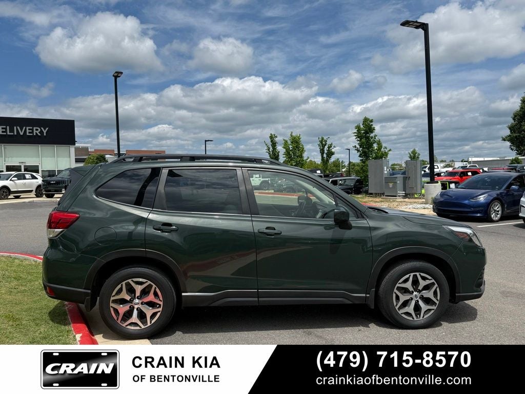2023 Subaru Forester Premium - AWD / PANORAMIC SUNROOF / ONE OWNER
