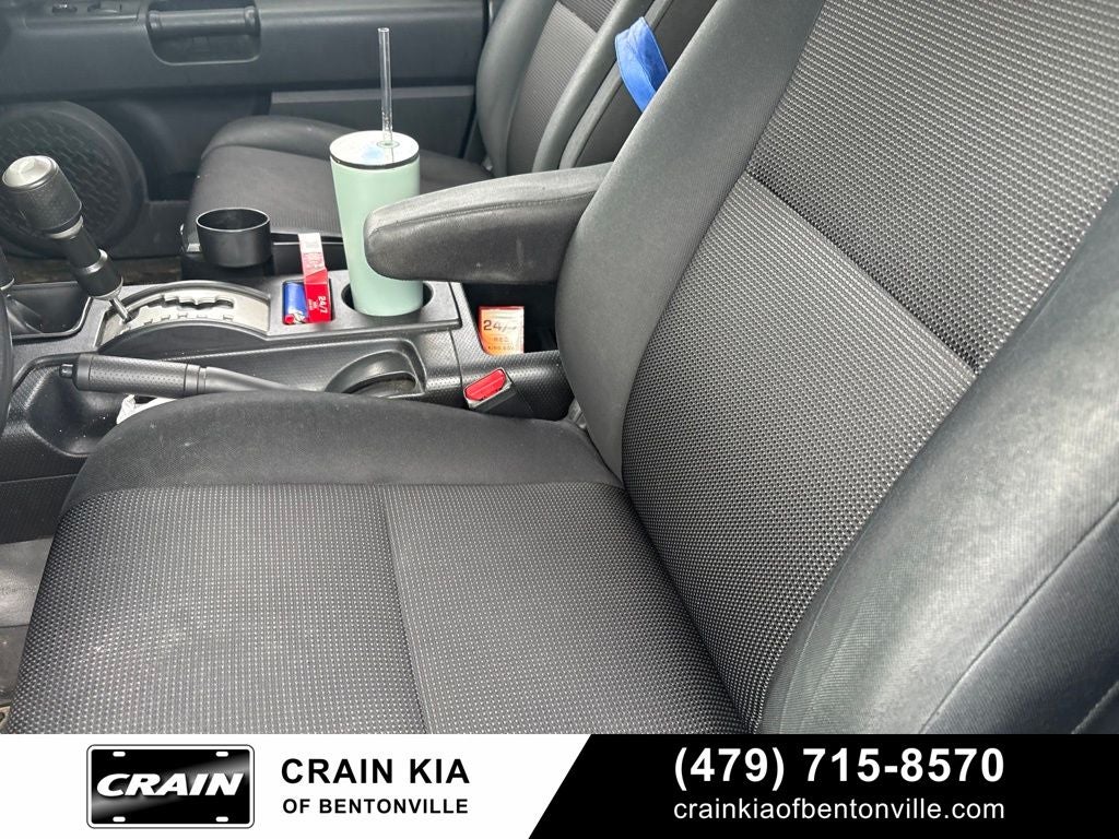 2010 Toyota FJ Cruiser Base - 4WD / CLEAN CARFAX