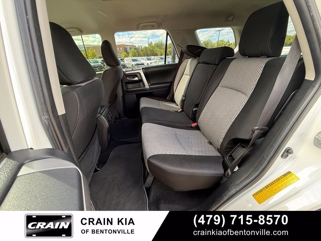 2018 Toyota 4Runner SR5 - 4WD / CLEAN CARFAX