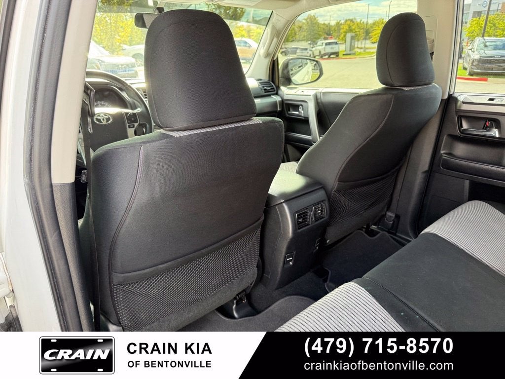 2018 Toyota 4Runner SR5 - 4WD / CLEAN CARFAX