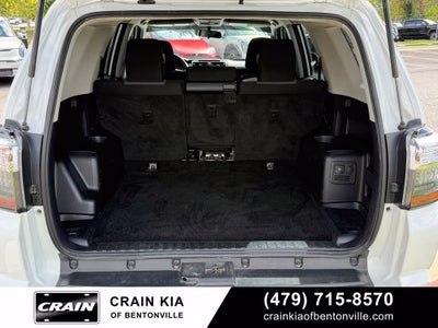 2018 Toyota 4Runner SR5 - 4WD / CLEAN CARFAX