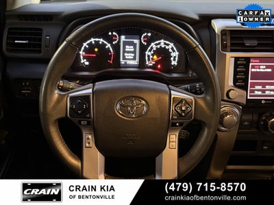 2024 Toyota 4Runner SR5 - 4WD / CLEAN CARFAX / ONE OWNER