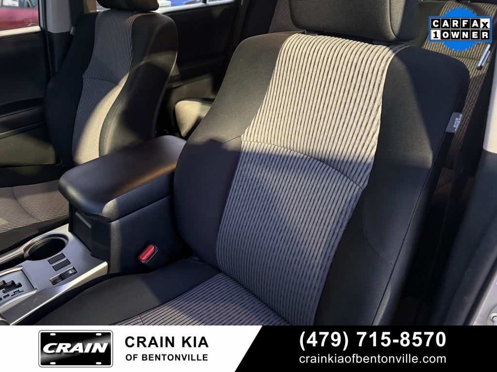 2024 Toyota 4Runner SR5 - 4WD / CLEAN CARFAX / ONE OWNER