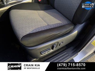 2024 Toyota 4Runner SR5 - 4WD / CLEAN CARFAX / ONE OWNER