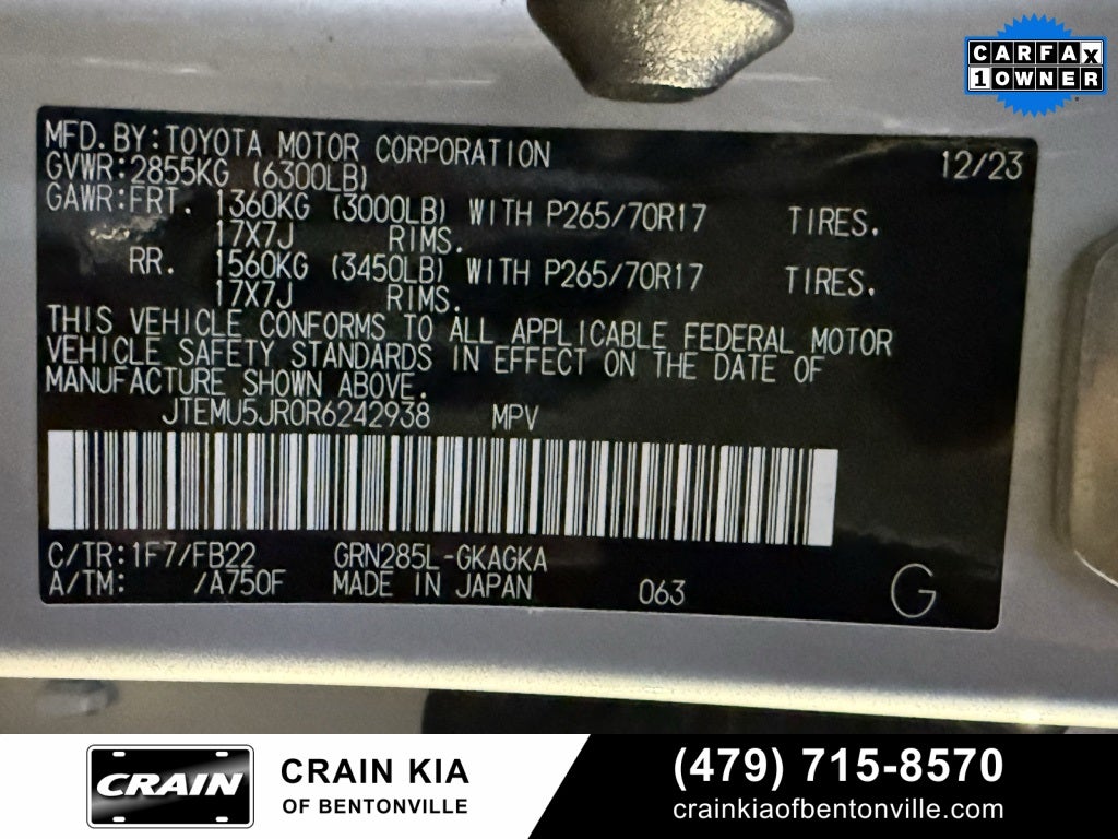 2024 Toyota 4Runner SR5 - 4WD / CLEAN CARFAX / ONE OWNER