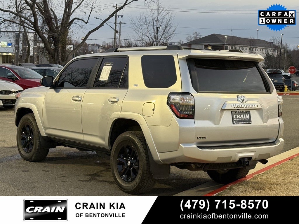 2024 Toyota 4Runner SR5 - 4WD / CLEAN CARFAX / ONE OWNER