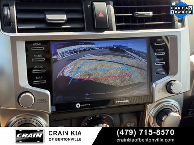 2024 Toyota 4Runner SR5 - 4WD / CLEAN CARFAX / ONE OWNER