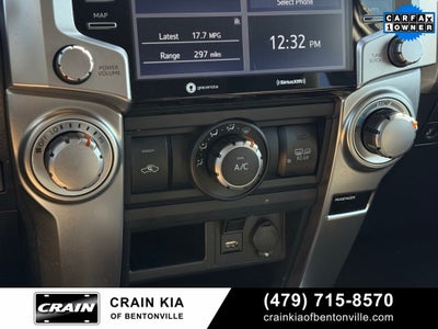 2024 Toyota 4Runner SR5 - 4WD / CLEAN CARFAX / ONE OWNER