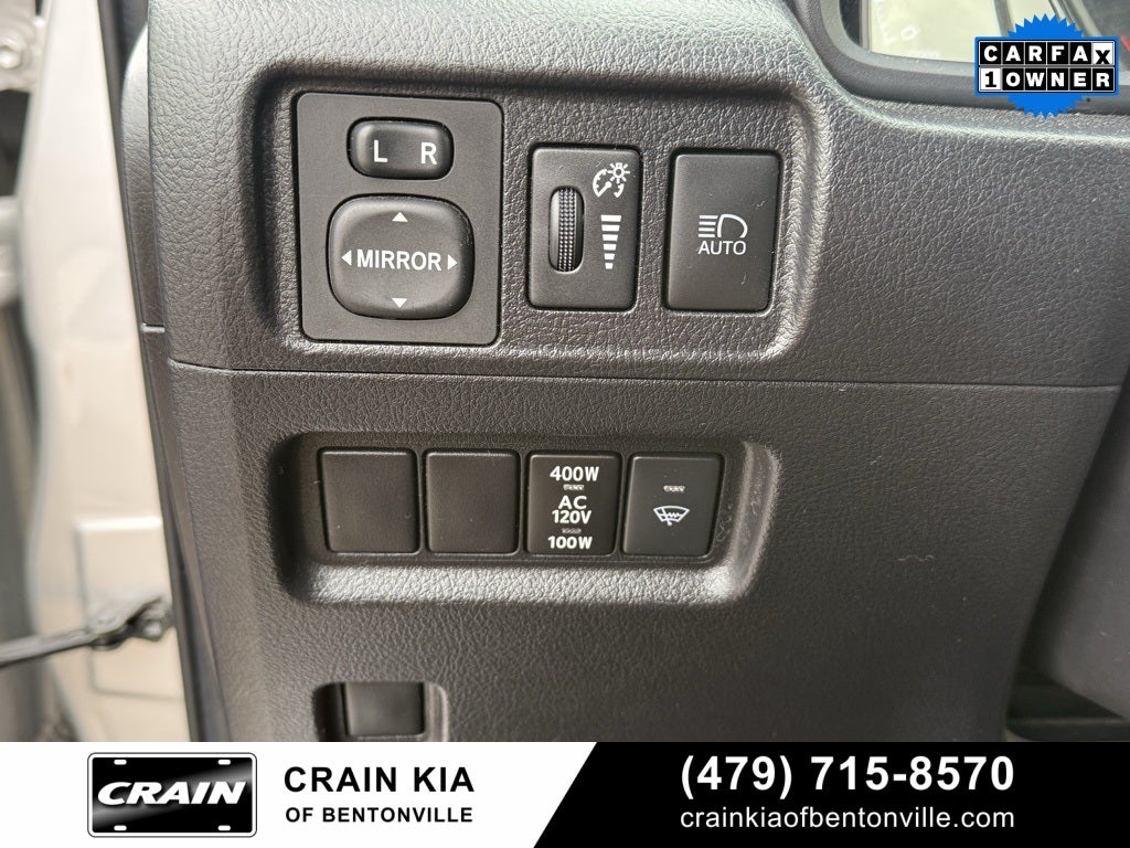 2024 Toyota 4Runner SR5 - 4WD / CLEAN CARFAX / ONE OWNER